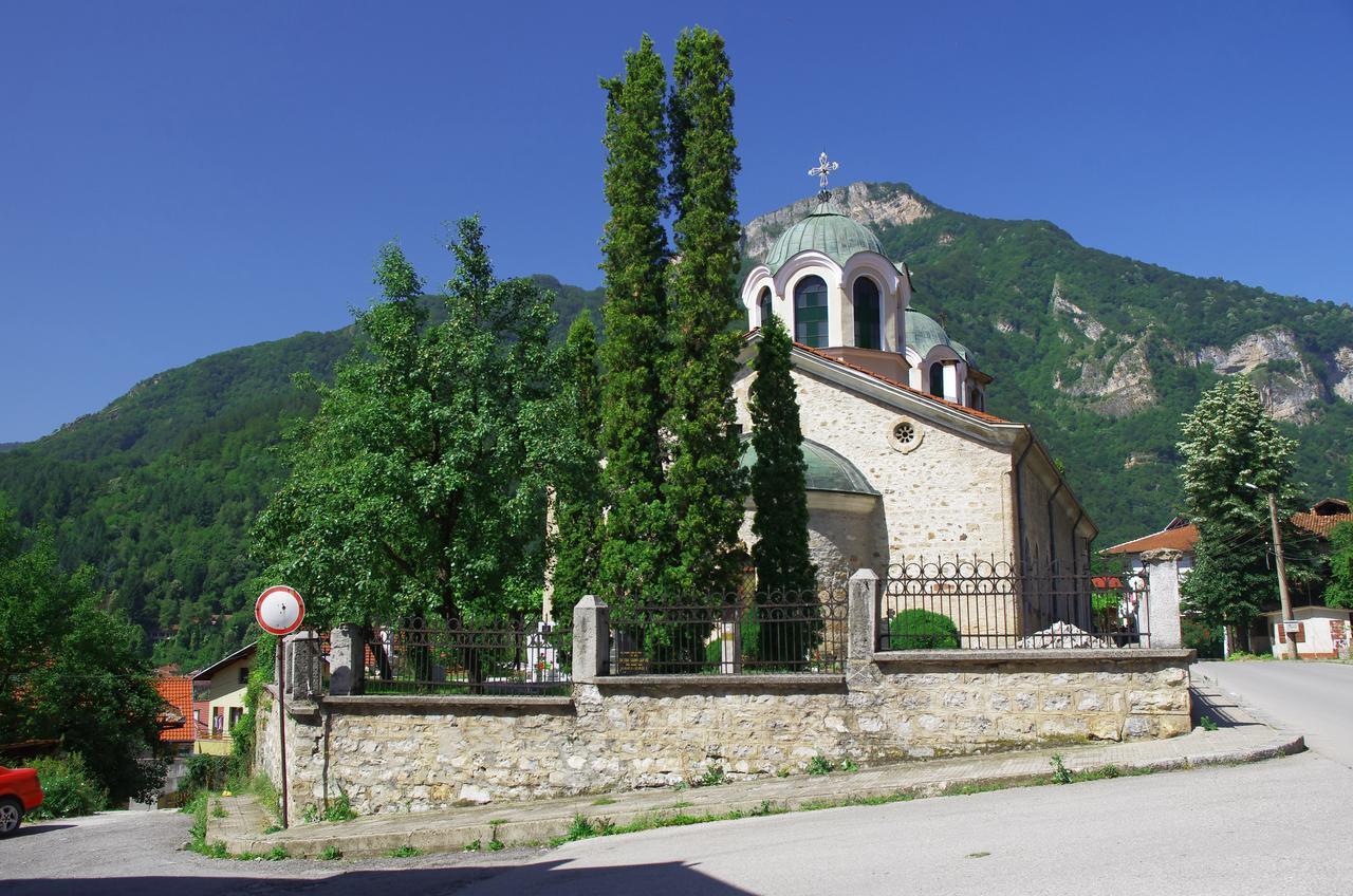 Семеен Хотел Вит Teteven Exterior photo